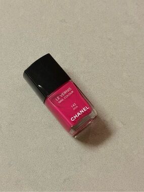 Chanel Le Vernis Nail Colour 143 Diva